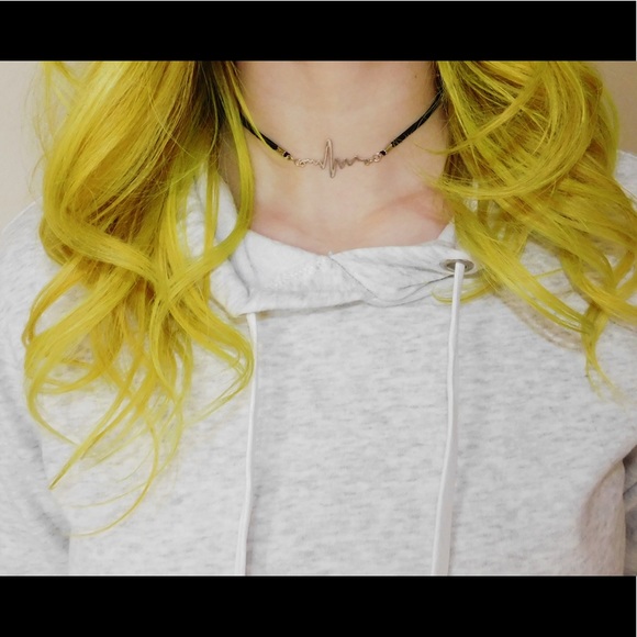 Heartbeat Choker Necklace - Picture 3 of 3